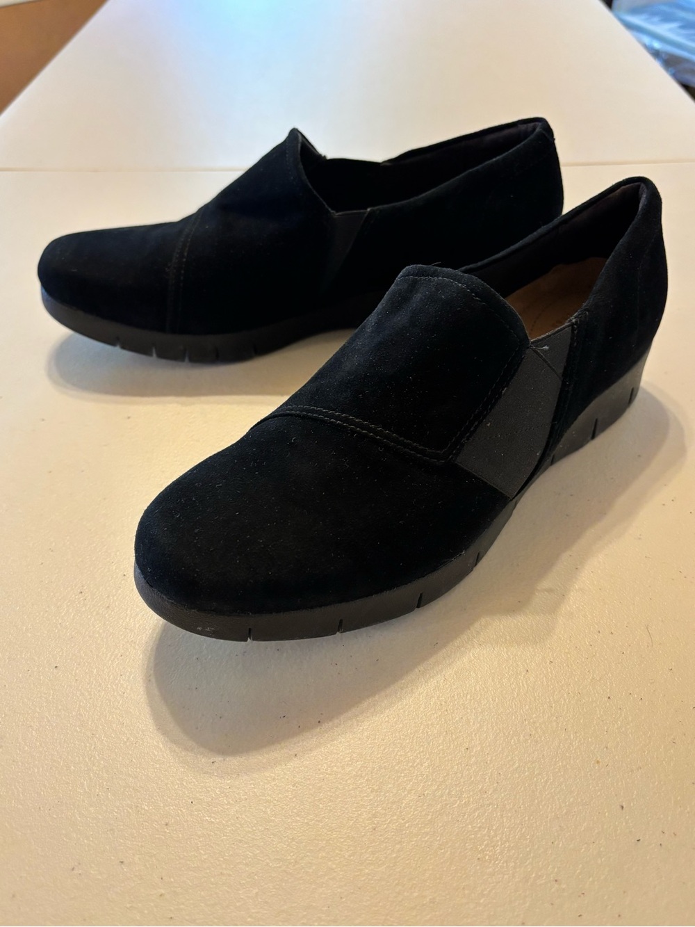 Clarks Black Suede Slip-On Loafers 9 - Picture 2 of 7